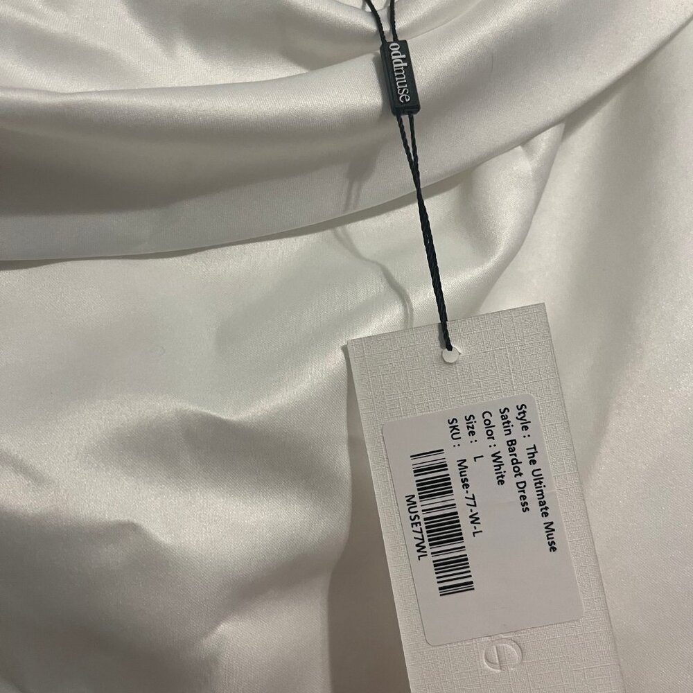 Off-Shoulder White Mini Dress - Picture 4 of 8